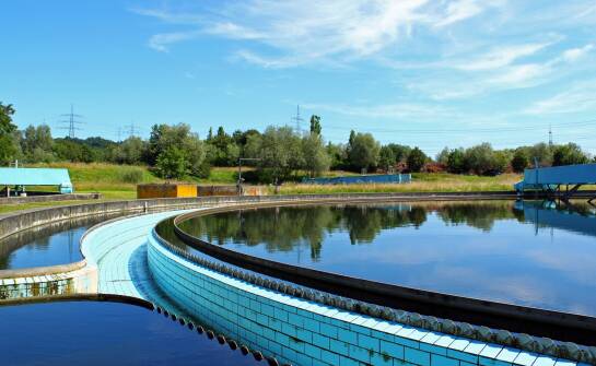 Mechaniczno-chemiczne procesy a zastosowanie dekantacyjnych wirówek