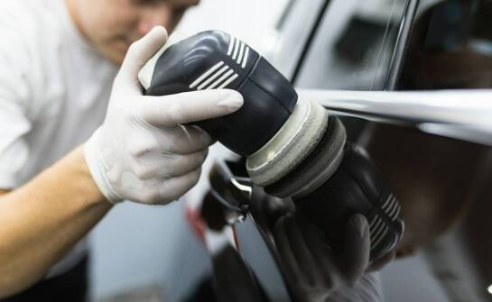 Zalety wyboru drutowej metody przy usuwaniu wgnieceń