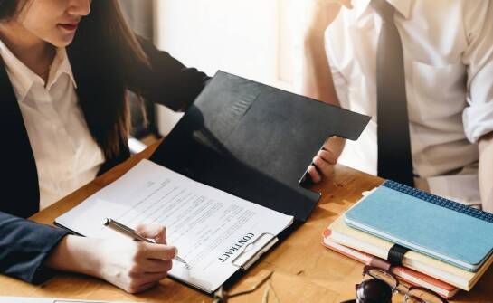 Kluczowe wyzwania prawa pracy dla przedsiębiorstw: jak prawny radca może pomóc?