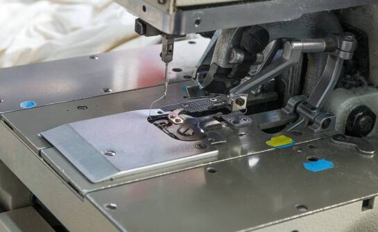 Rola nowoczesnych maszyn w produkcji wojskowych mundurów