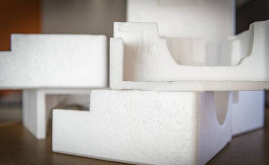 Jak wybrać odpowiednie piankowe opakowanie dla delikatnych produktów?