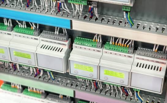 Obudowy z laminatów a wymagania na rynku przemysłowym