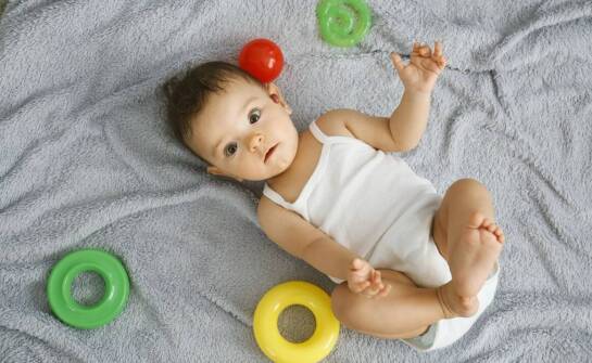 Jakie korzyści niosą sensoryczne gryzaki dla niemowląt z nadwrażliwością zmysłową?