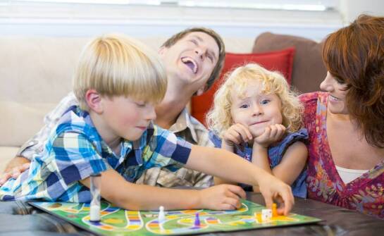 Jak tworzyć angażujące scenariusze dla gier planszowych reklamowych?