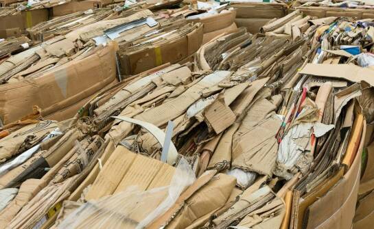 Dlaczego warto zlecić odbiór makulatury profesjonalnej firmie?