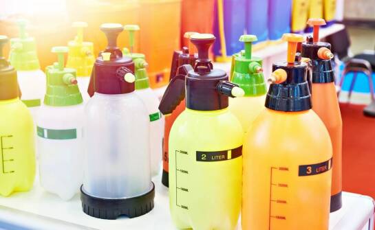 Kluczowy element ochrony przed szkodnikami to insektycydy.