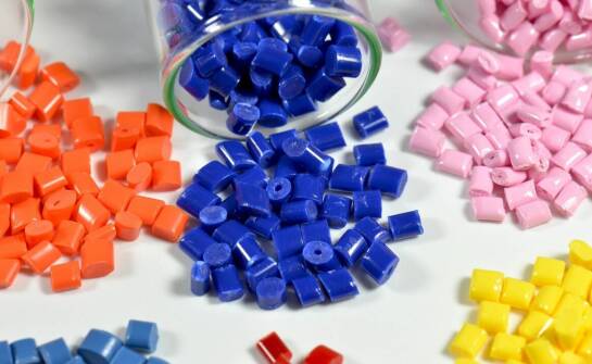 Jakie korzyści niosą za sobą nowe materiały w produkcji części z tworzyw sztucznych?