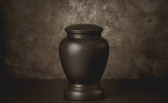 Wybór urny – na co zwrócić uwagę przy jej zakupie?