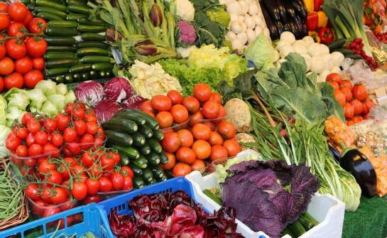 Jak różnorodność oferty w hurtowni warzyw i owoców przyciąga klientów?