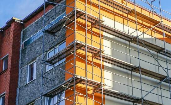 Przewaga fasadowych rusztowań w pracach elewacyjnych