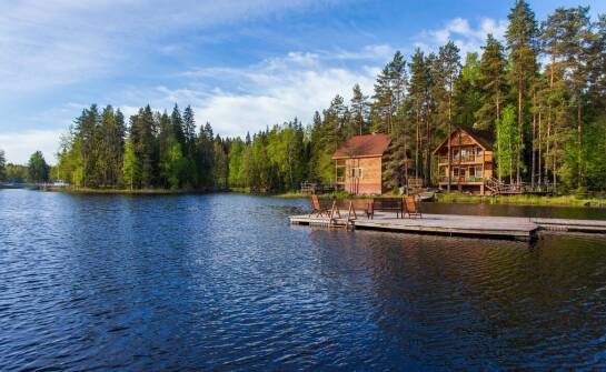 Jak bez problemów zarezerwować domek nad jeziorem w Wielkopolsce?
