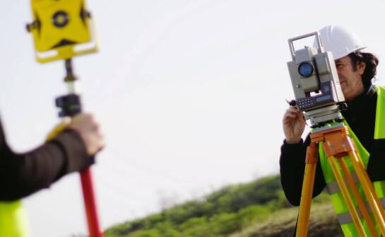 Jak geodeta wpływa na rozwój przestrzenny poprzez swoje usługi?