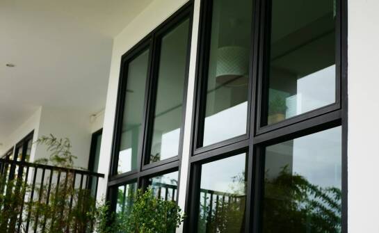 Dlaczego warto wybrać fabrycznie wyposażone szyby w uszczelki?