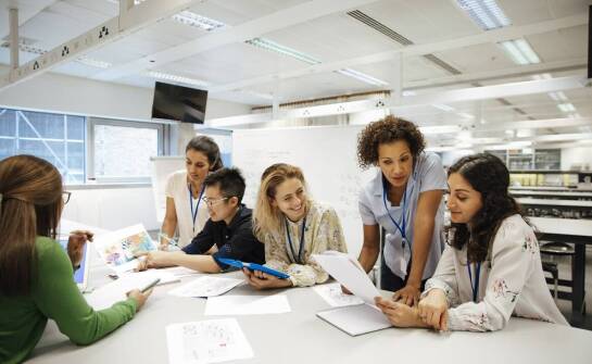 Jakie są najważniejsze aspekty kadrowej obsługi, które wpływają na rozwój przedsiębiorstwa?