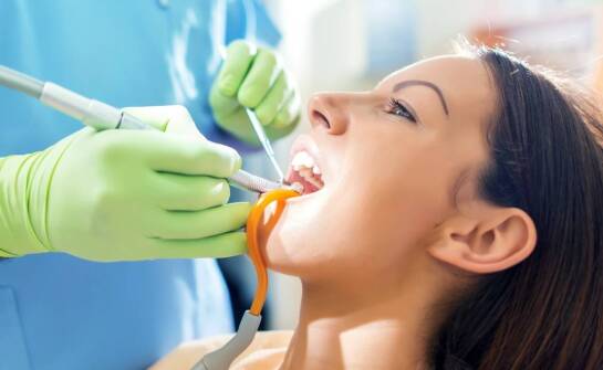 Dlaczego warto regularnie kontrolować stan ósemek u stomatologa?