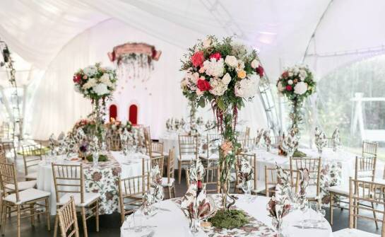 Jak zorganizować niezapomniane wesele w malowniczym otoczeniu przyrody?