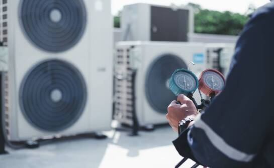 Wpływ serwisu klimatyzacji na wydajność chłodniczych urządzeń