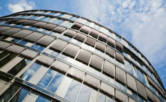 Wpływ atermicznych szyb na komfort termiczny podczas upalnych dni