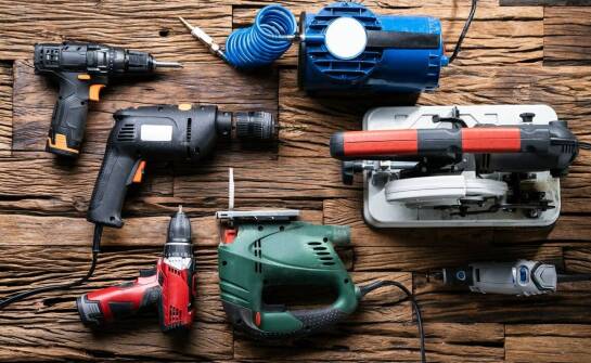 Rola wynajmu sprzętu w efektywnym zarządzaniu wilgocią