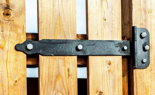 Wybór koloru ogrodzeniowych lameli: na co zwrócić uwagę?