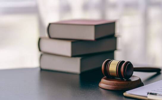 Jakie są formalne wymagania przy zakładaniu jawnej spółki?