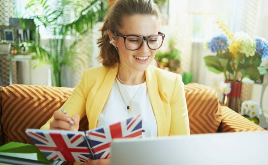 Jak przysięgły tłumacz wspiera międzynarodowe transakcje biznesowe?