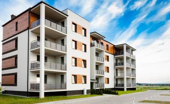 Wynajem apartamentów nad morzem: jak wybrać najlepszą opcję na urlop