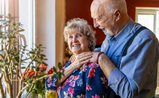 Rola emocjonalnego wsparcia w poprawie jakości życia seniorów w domach opieki