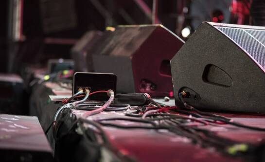 Personalizacja brzmienia dzięki gitarowym efektom: Jak osiągnąć unikalne dźwięki?