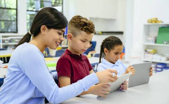 Jak darmowe pokazowe lekcje pomagają w wyborze kursu językowego?