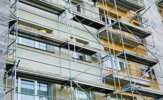 Techniki naprawy elewacji: co warto wiedzieć o nowoczesnych rozwiązaniach?