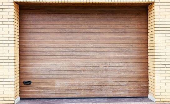 Zalety garażowych bram w kontekście oszczędności przestrzeni w garażu