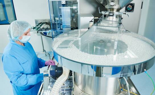 Jak systemy CIP przyczyniają się do oszczędności energii i czasu w produkcji?