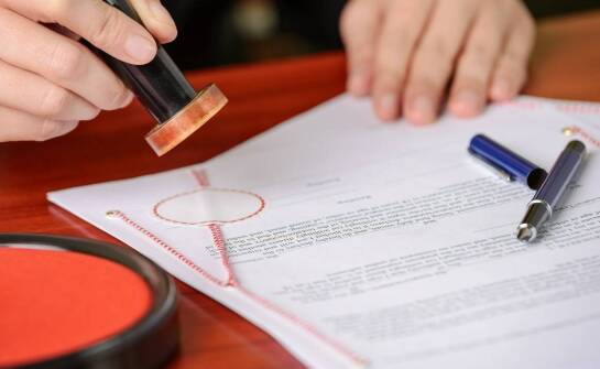 Jakie korzyści płyną z tłumaczeń przysięgłych dla zaświadczeń urzędowych?