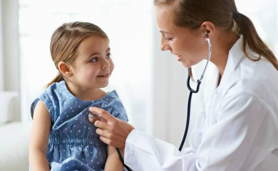 Jak współpraca z pediatrą wpływa na skuteczność leczenia skórnych zmian?