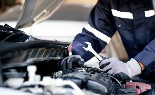 Jak bezpłatna pomoc drogowa wspiera klientów w warsztacie samochodowym?