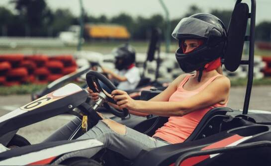 Strefy relaksu dla dorosłych podczas urodzin na torze kartingowym