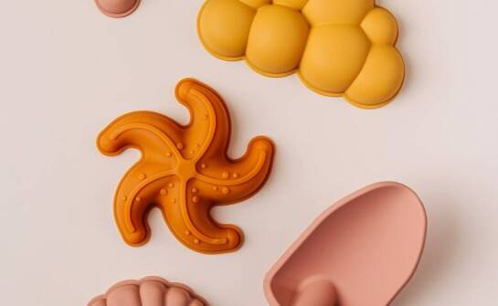 Walizka na kółkach dla dziewczynki jako element rozwoju samodzielności.