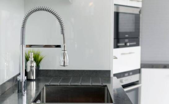 Granitowe zlewy a odporność na szok termiczny - co warto wiedzieć?