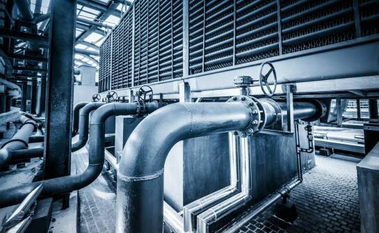 Jak dostosowane rozwiązania do chłodzenia wpływają na ciągłość procesów przemysłowych?