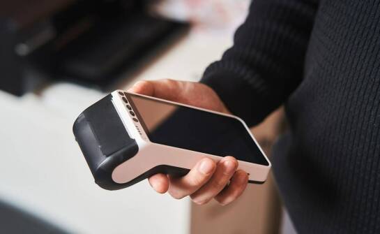 Jakie funkcje oferują nowoczesne fiskalne drukarki w kontekście integracji z systemami POS?