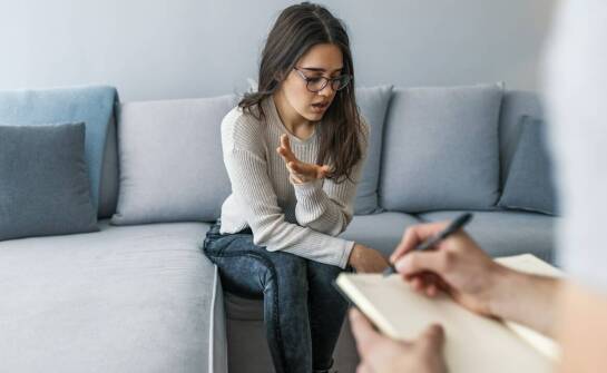 Jak psychoterapia wpływa na poprawę jakości życia u osób z depresją?