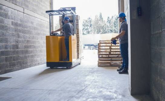 Jak elastyczny wynajem widłowych wózków może pomóc w dynamicznych warunkach rynkowych?
