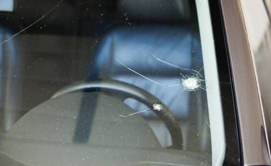 Porównanie efektywności przedniej szyby i bocznej w zapewnieniu bezpieczeństwa