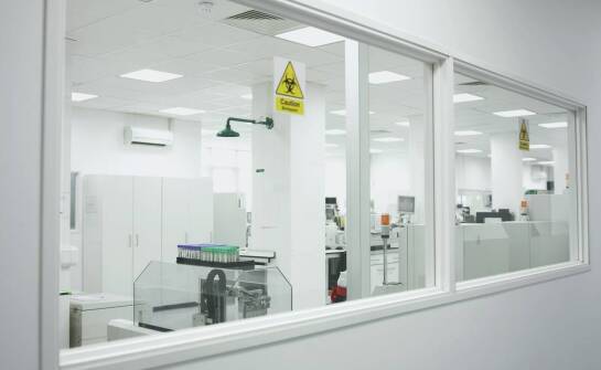 Jak nowoczesne technologie wpływają na laboratoryjne wyposażenie?