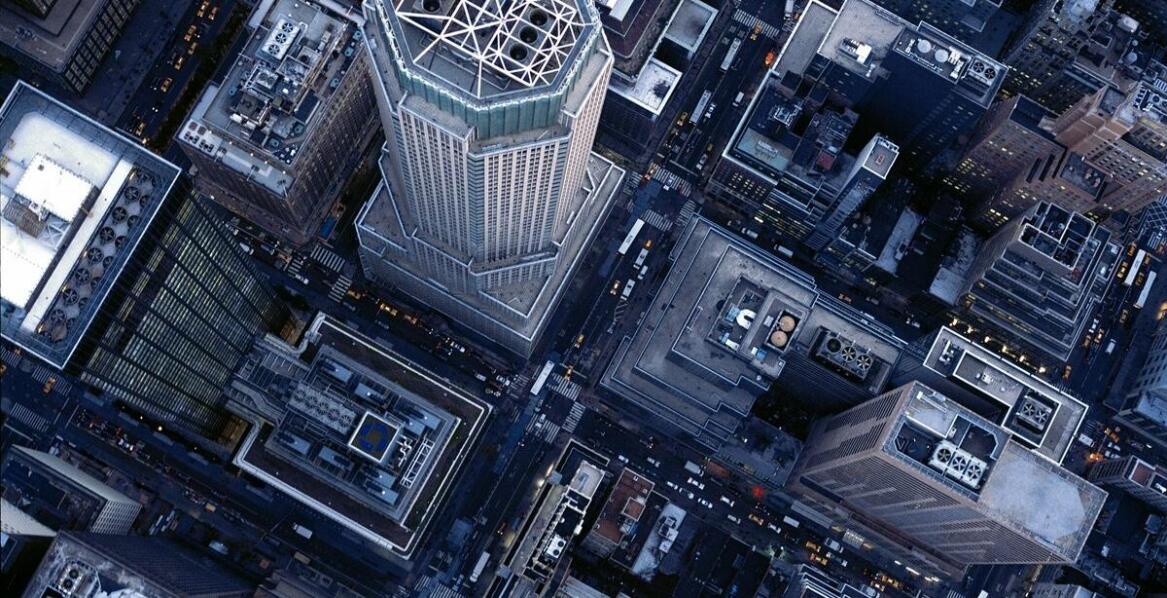 Ujęcia z powietrza dla reklamowego sektora – dlaczego warto zainwestować?