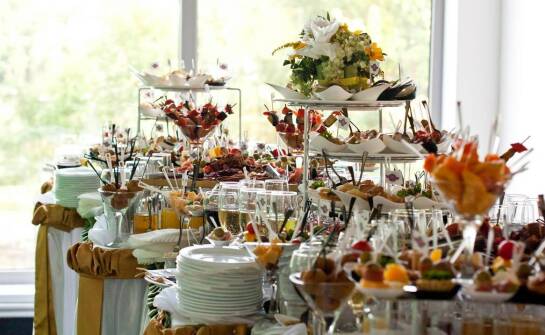 Catering na konferencje – jak dostosowujemy menu do gości międzynarodowych?