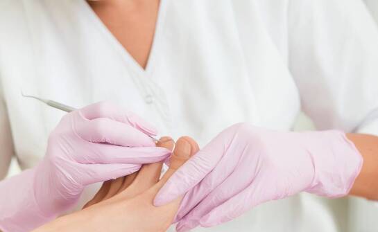 Kompleksowa opieka podologiczna a leczenie modzeli i odcisków