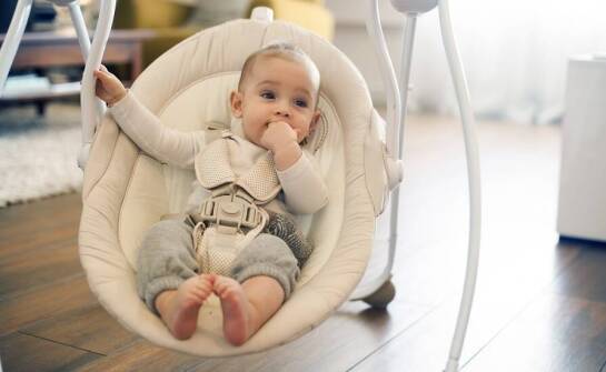 Wybór bujaka: Czym się kierować, aby zapewnić dziecku bezpieczeństwo i radość?
