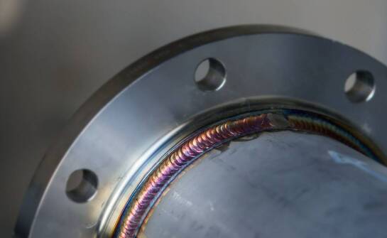 Jakie są różnice między spawaniem stali nierdzewnej a spawaniem innych materiałów?